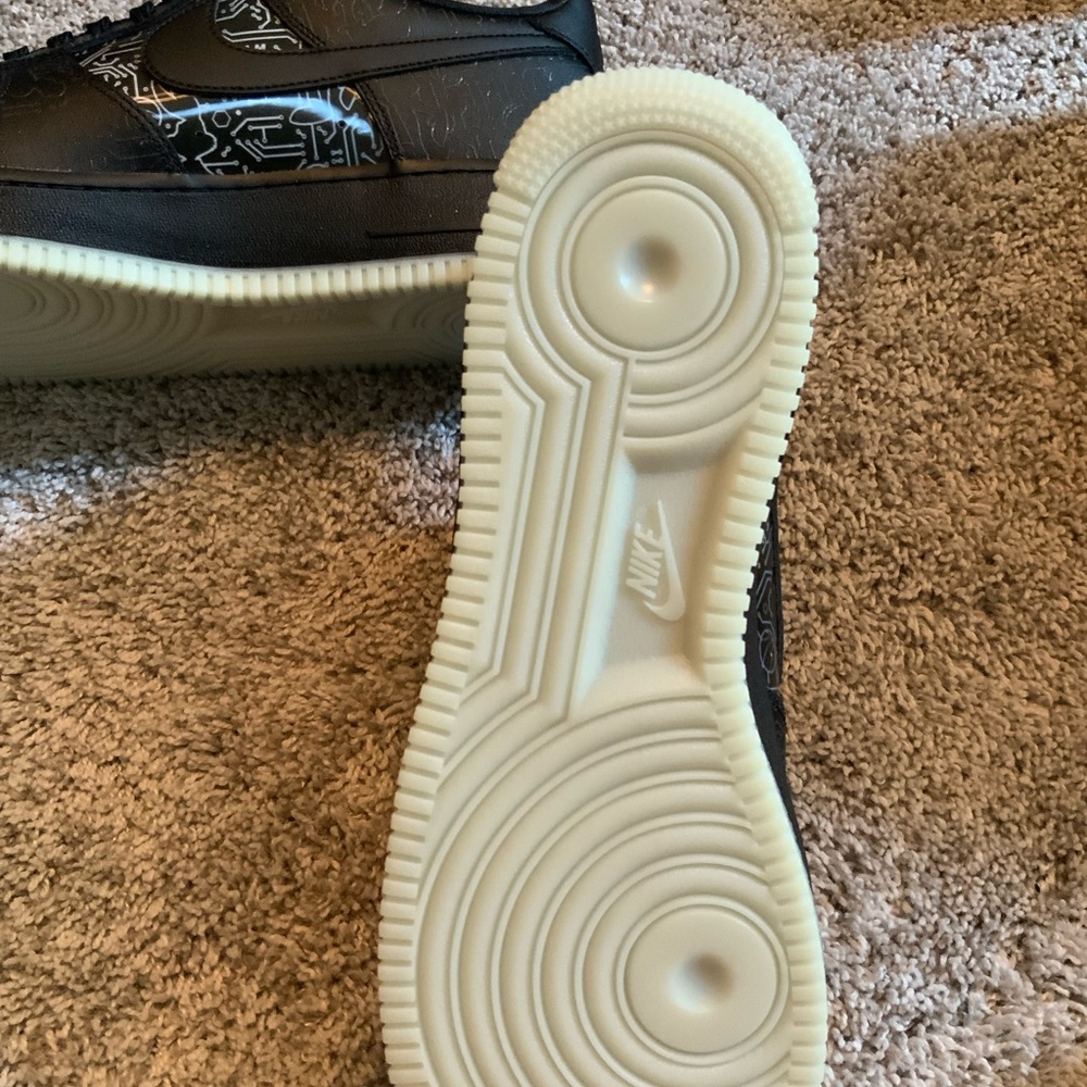 Air Force 1 computer chip size 11.5